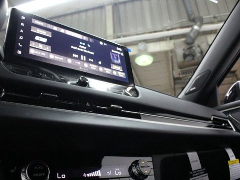 New 2026 Mitsubishi Outlander LE image 12