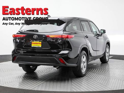 Used 2023 Toyota Highlander L image 5