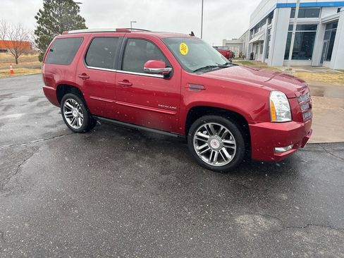 Used 2012 Cadillac Escalade Premium image 40