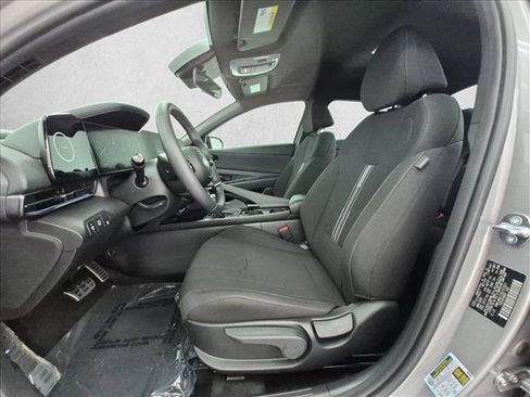 Certified 2025 Hyundai Elantra SEL FWD image 16