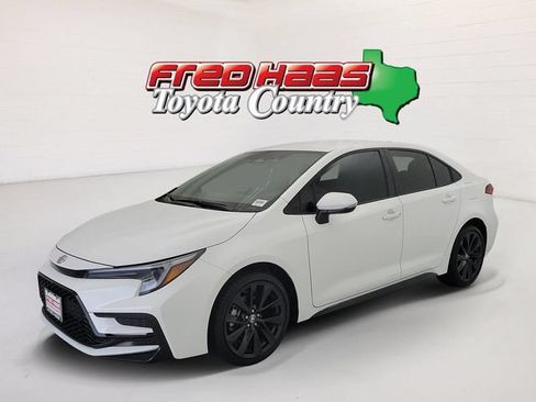 Used 2025 Toyota Corolla SE FWD image 1