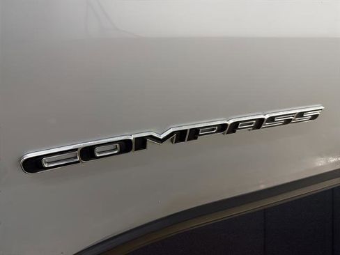 Used 2025 Jeep Compass Limited image 10