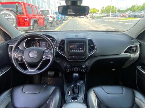 Used 2020 Jeep Cherokee Latitude Plus w/ Comfort/Convenience Group FWD image 17