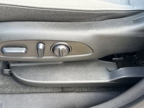 Used 2024 GMC Terrain SLE w/ Driver Convenience Package image 16