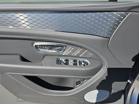 New 2024 Bentley Bentayga image 15