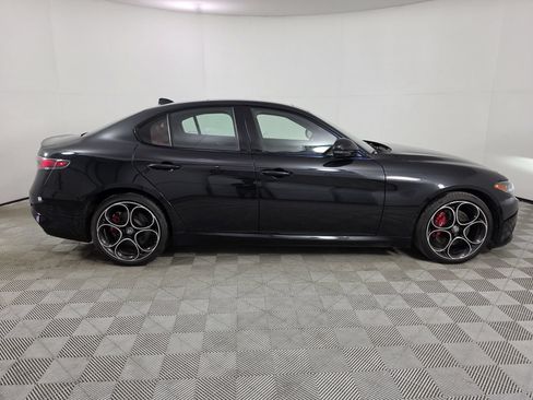 Used 2024 Alfa Romeo Giulia Veloce AWD/4WD image 8