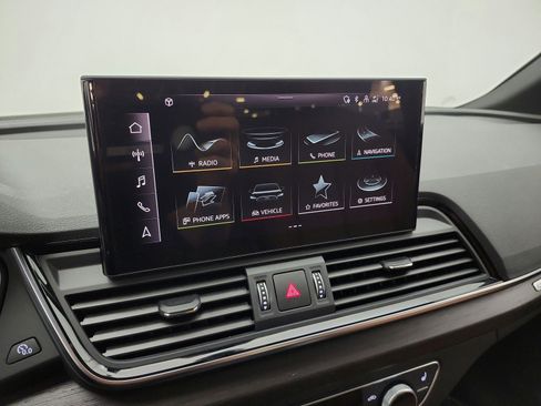 Used 2023 Audi Q5 2.0T Premium w/ Convenience Package AWD/4WD image 10