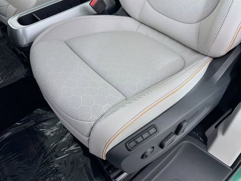 New 2025 Volkswagen ID. Buzz Pro S Plus image 19