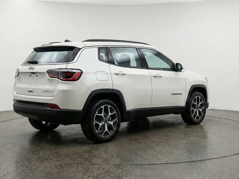 Used 2025 Jeep Compass Limited image 9