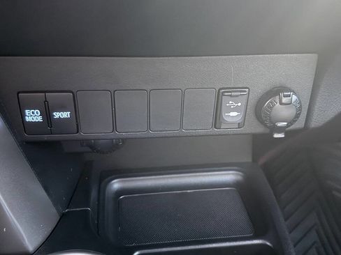 Used 2014 Toyota RAV4 XLE AWD/4WD image 38