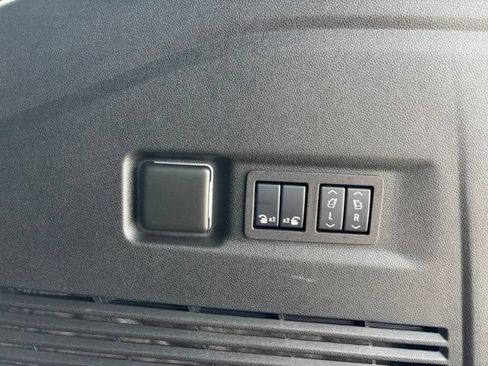 Certified 2025 Chevrolet Suburban High Country AWD/4WD image 25