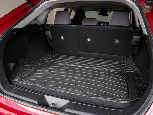 Used 2022 Toyota Venza LE image 60