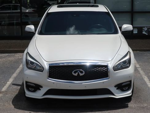 Used 2019 INFINITI Q70 Luxe w/ Sport Package RWD image 4