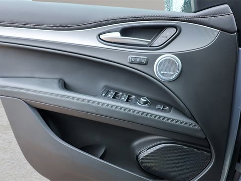 New 2025 Alfa Romeo Stelvio Sprint image 18