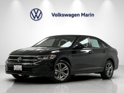 Used 2023 Volkswagen Jetta SE w/ Panoramic Sunroof Package