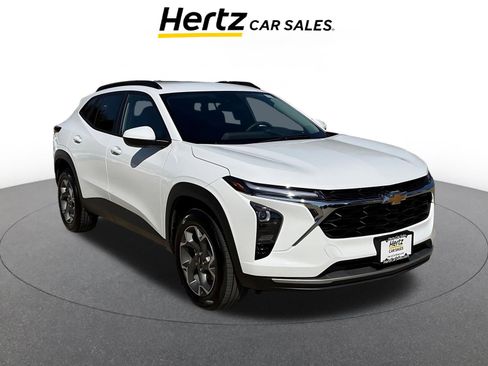 Used 2025 Chevrolet Trax LT image 1