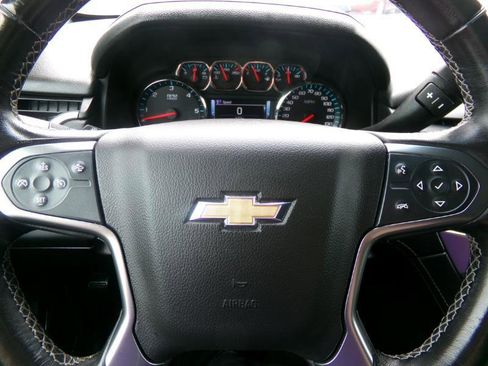 Used 2018 Chevrolet Suburban LT image 23