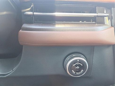 New 2025 Lincoln Navigator Reserve image 16