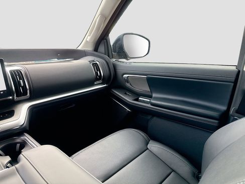 New 2025 Ford Expedition Max Platinum w/ Driver's Package image 31