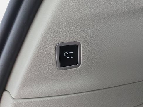 Used 2024 Chrysler Pacifica Touring-L FWD image 35
