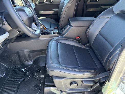 Used 2023 Ford Bronco Badlands image 8