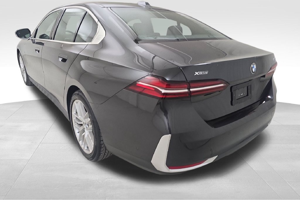 Used 2024 BMW 530i xDrive w/ Premium Package AWD/4WD image 8