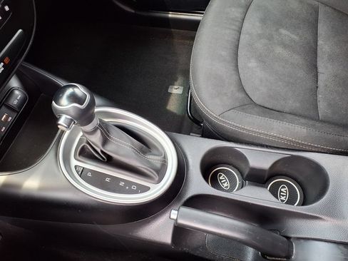 Used 2017 Kia Soul + FWD image 32