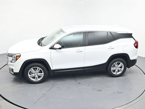 Used 2024 GMC Terrain SLE image 26
