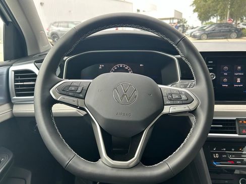 New 2026 Volkswagen Taos SE FWD image 20