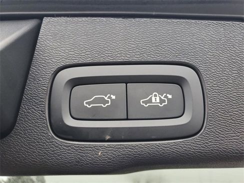 Certified 2025 Volvo XC60 B5 Plus image 36