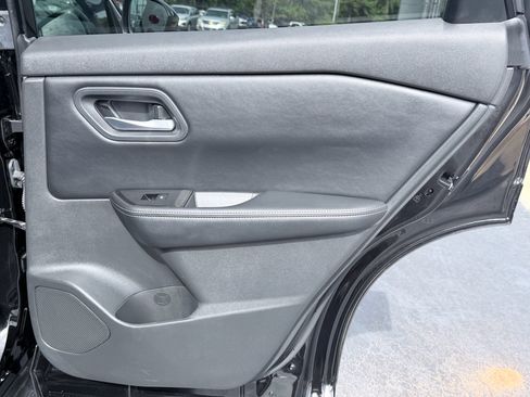Used 2025 Nissan Rogue SV AWD/4WD image 31
