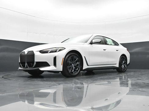 New 2026 BMW i4 eDrive40 w/ Premium Package RWD image 25