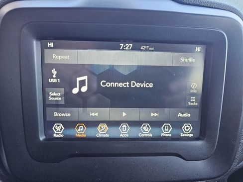 Used 2018 Jeep Renegade Latitude w/ Cold Weather Group image 12