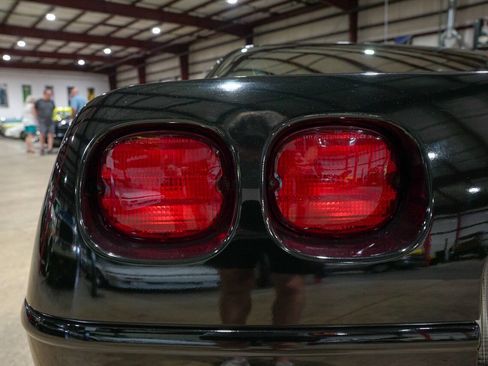 Used 1991 Chevrolet Corvette Coupe RWD image 35