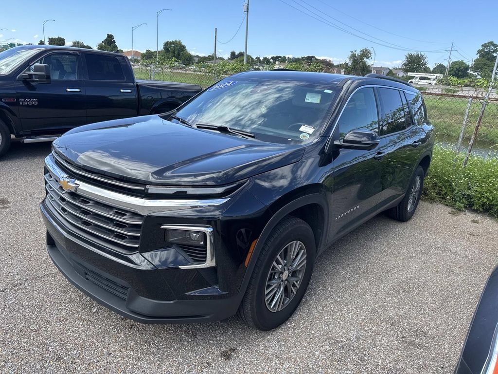 Used 2024 Chevrolet Traverse LT FWD image 7