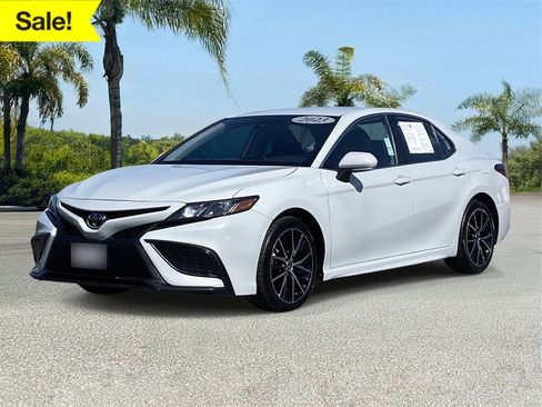 Used 2023 Toyota Camry SE image 1