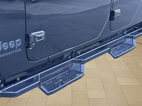 Used 2022 Jeep Gladiator Sport image 40