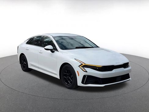 Used 2025 Kia K5 LXS image 3