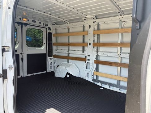 Used 2025 RAM ProMaster 2500 w/ U-Haul Equipment Group FWD image 31