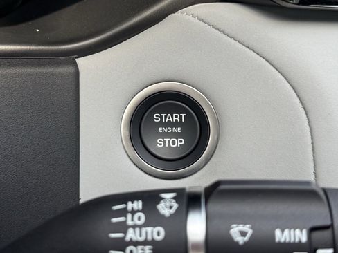 New 2026 Land Rover Range Rover Velar Dynamic SE image 32