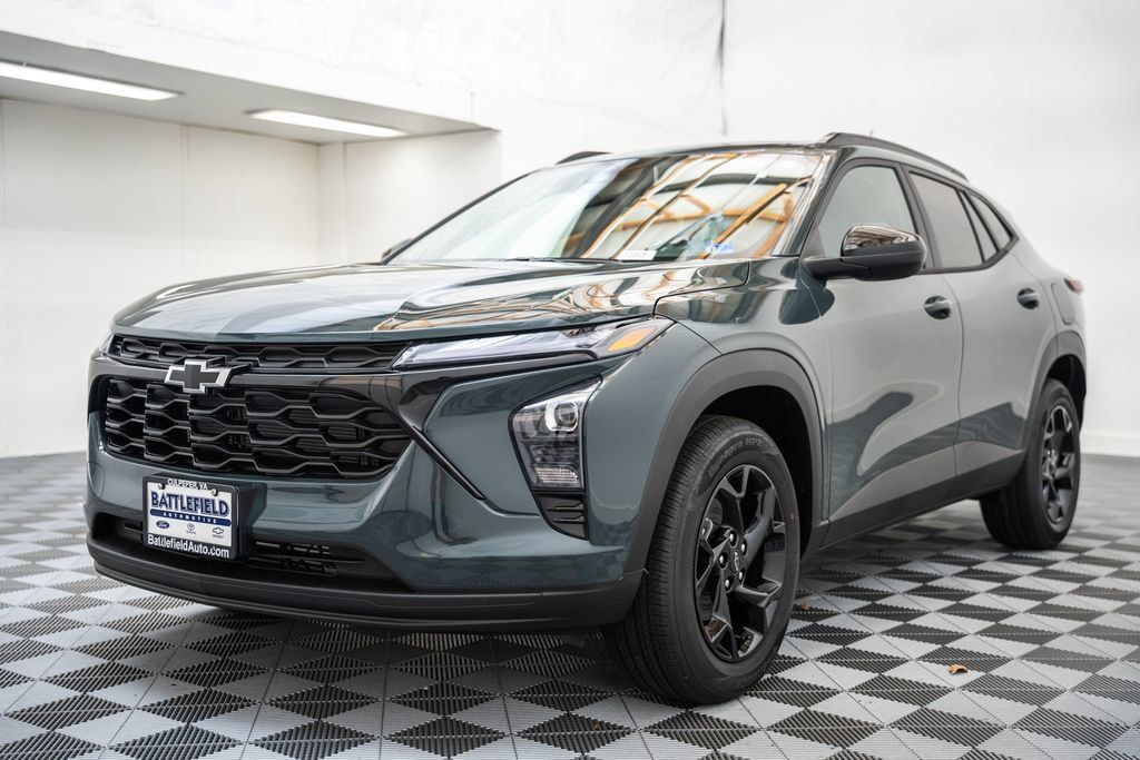 New 2026 Chevrolet Trax LT w/ Sunroof Package FWD image 3