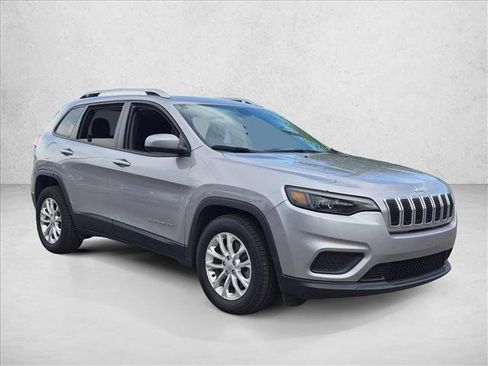 Used 2020 Jeep Cherokee Latitude FWD image 3