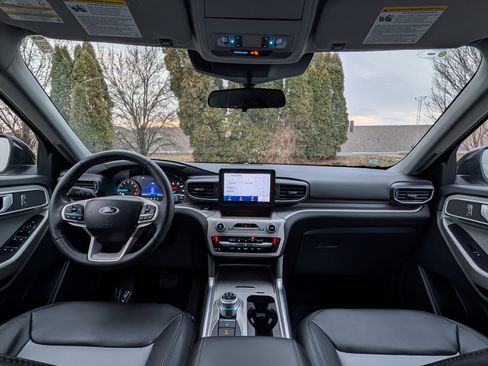 Used 2023 Ford Explorer XLT w/ Equipment Group 202A image 12