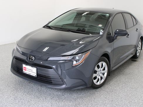 Used 2025 Toyota Corolla LE FWD image 2