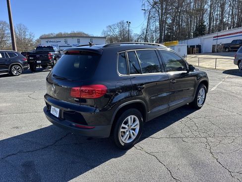 Used 2017 Volkswagen Tiguan S image 7