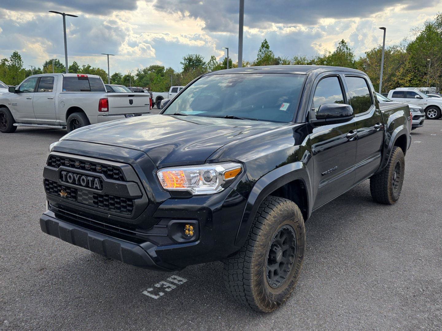 Used 2021 Toyota Tacoma SR5 RWD image 3