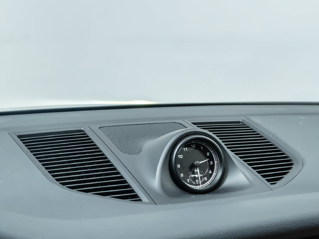 Used 2023 Porsche Macan AWD/4WD image 17