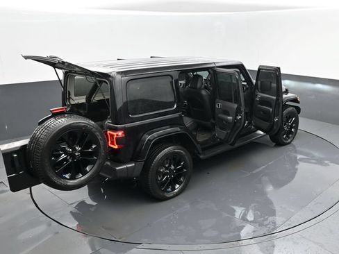 Used 2023 Jeep Wrangler Unlimited Sahara w/ Cold Weather Group AWD/4WD image 29