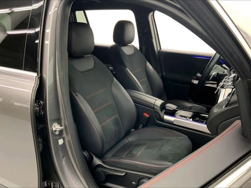 Used 2022 Mercedes-Benz GLB 250 image 11