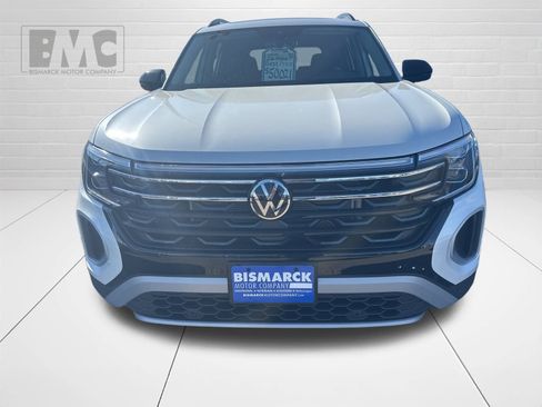 New 2026 Volkswagen Atlas Peak Edition image 2